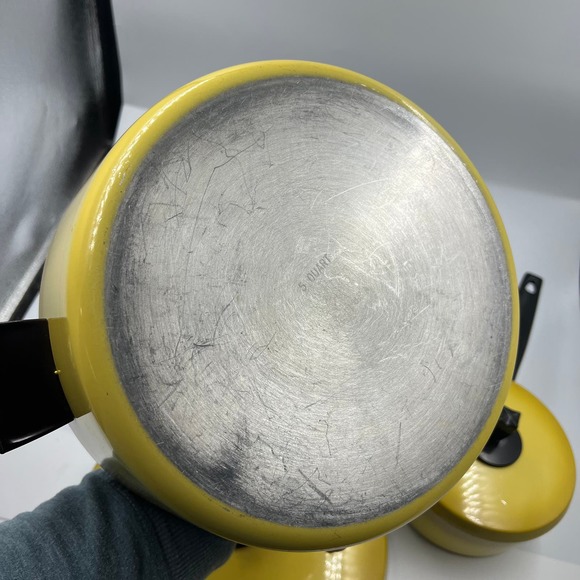 Vintage MidCentury Modern Yellow 2 Pot Set Sauce Pan Soup Pan 1 & 5 Quart 1970's - Picture 4 of 11